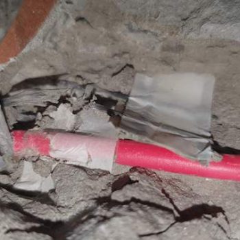 Underfloor heating repair with tapped wire